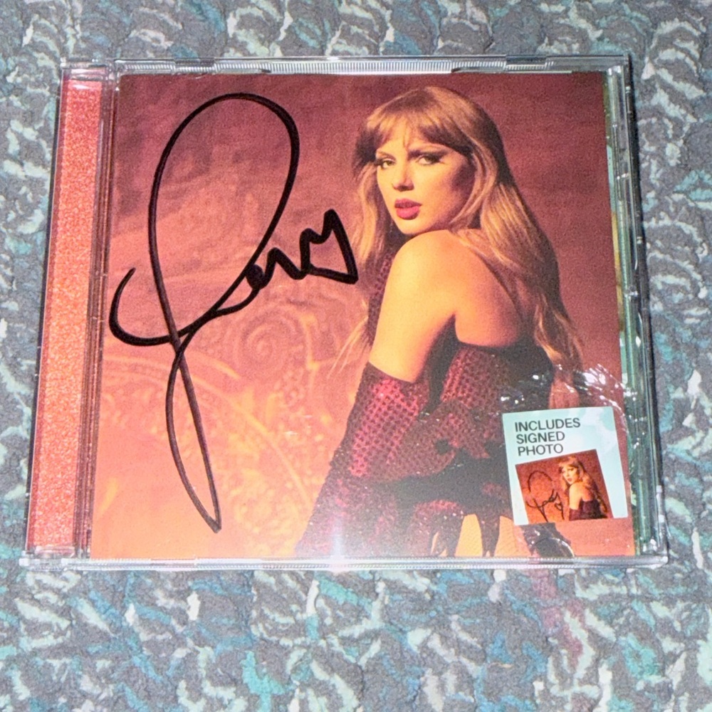 Taylor Swift The Life of a Showgirl Signed CD Photo #3